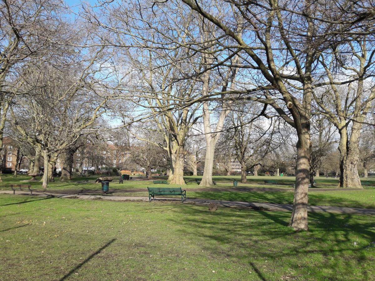 Apartment With Private Patio, And Park Across The Road (Adults Only) Londra Esterno foto